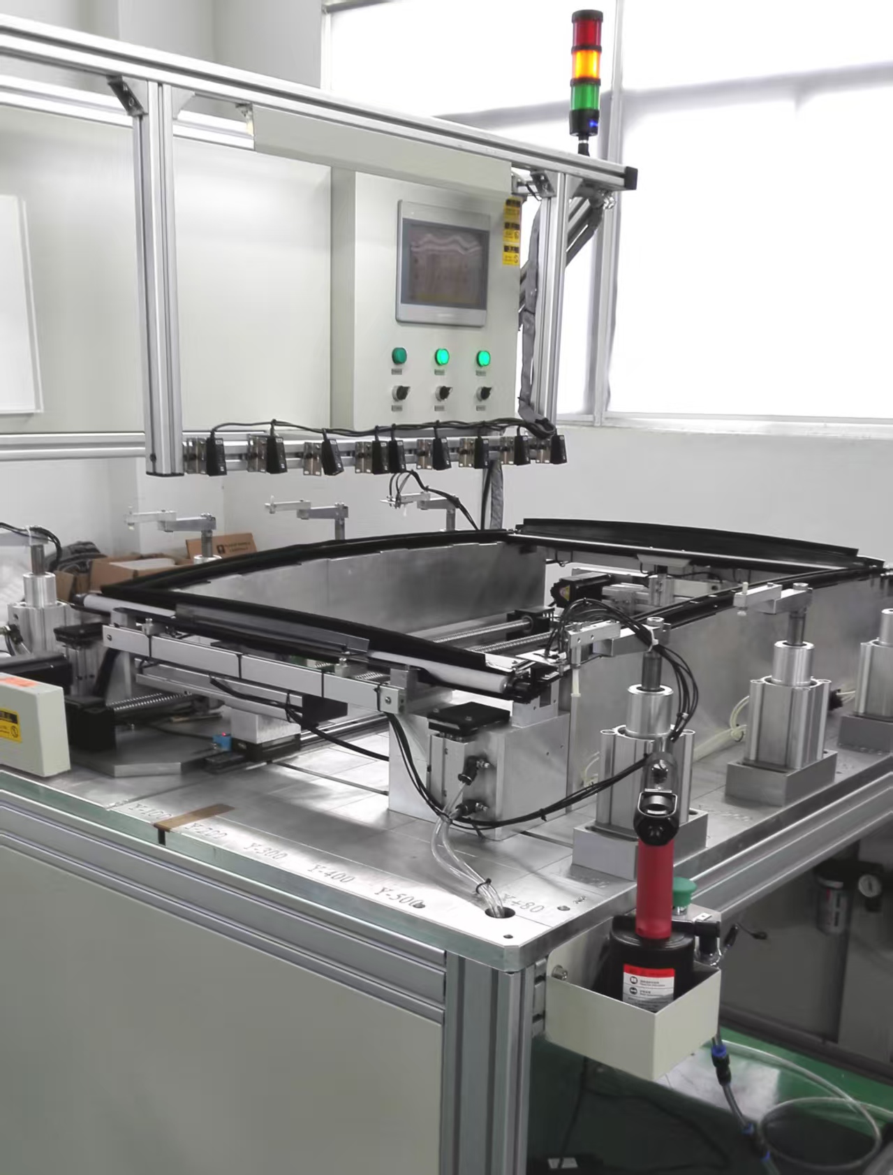 汽车遮阳帘自动贴合机